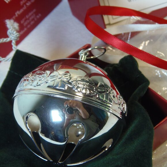 Wallace Silversmiths Collectible Annual Silverplated Sleigh Bells set of 4-Conse - Picture 8 of 12